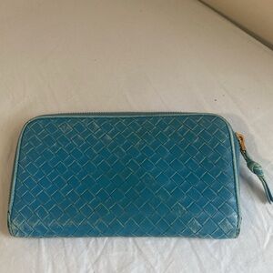 Bottega Veneta 🐘 zippy wallet in preloved condition 8 card slots